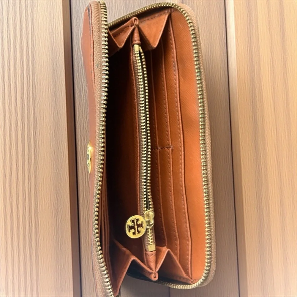 Tory Burch Leather Camel Robinson Zip Continental Wallet with Gold Emblem - Picture 5 of 5
